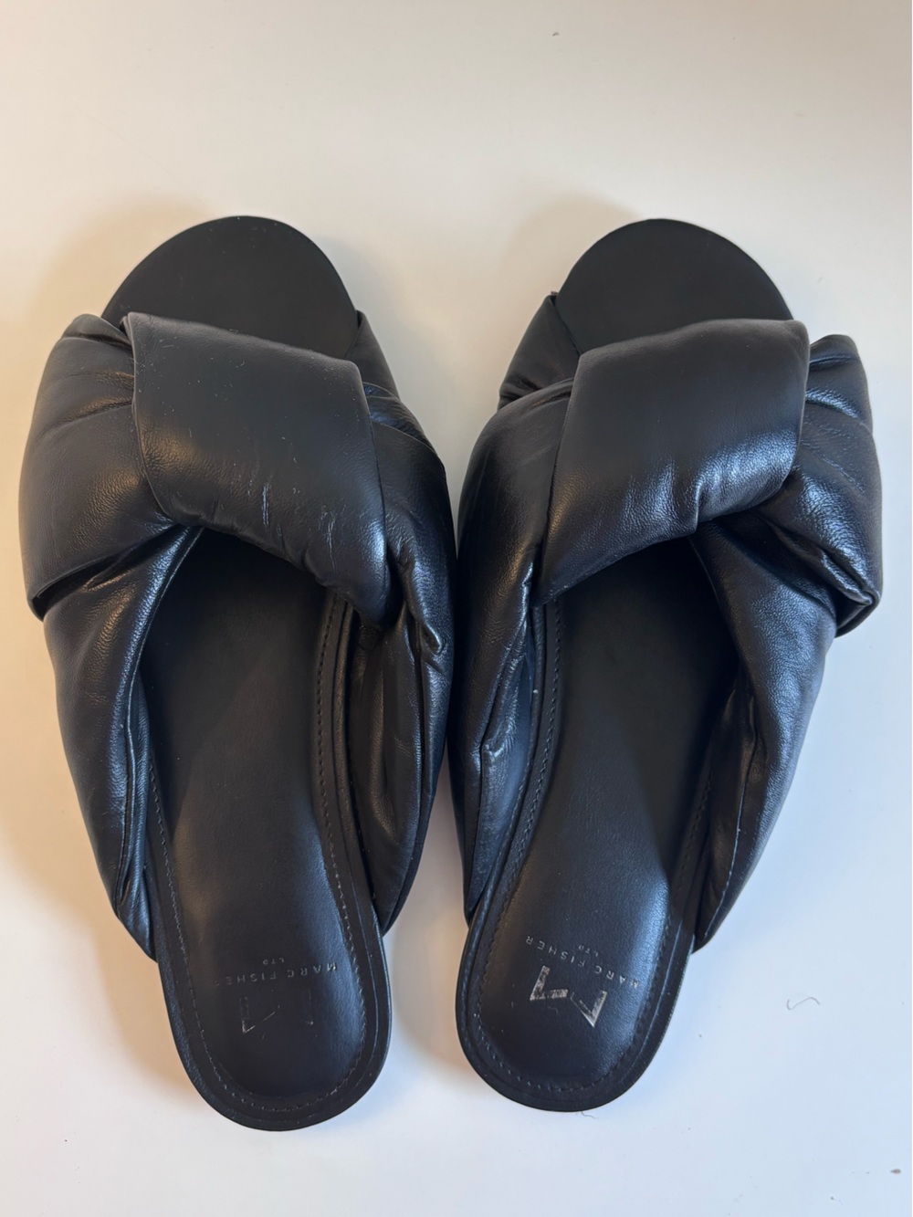 Like NEW Marc Fisher Black leather sandals Knotted Slide sandals. Size 8.